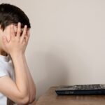 Porno : le lucratif marché des adolescents et mineurs